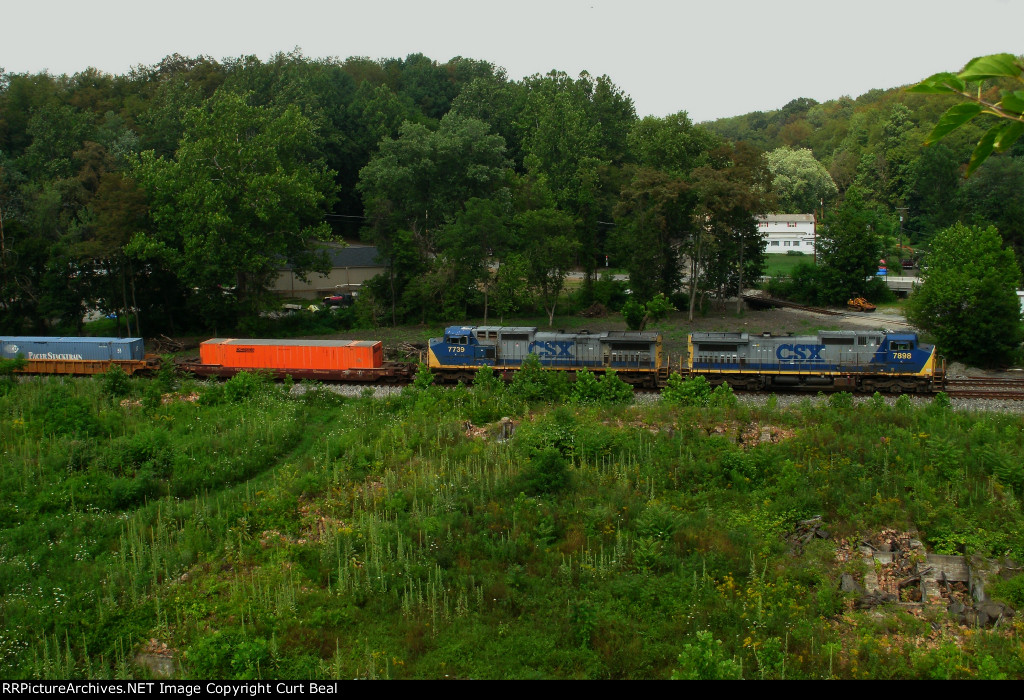 CSX 7898 and 7739